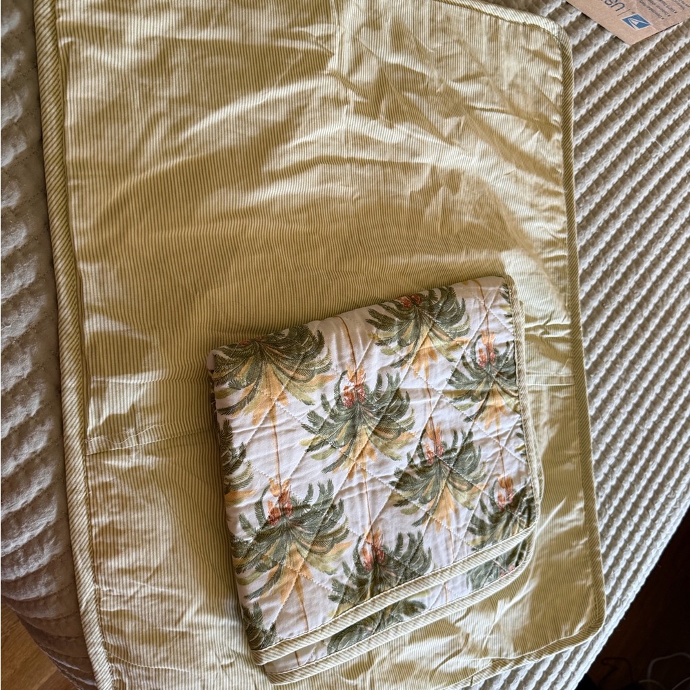 Tommy Bahama 2 Pillow Cases